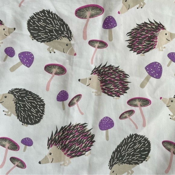 2 Twin Flat Sheets Mushrooms and Hedgehogs - Picture 2 of 9